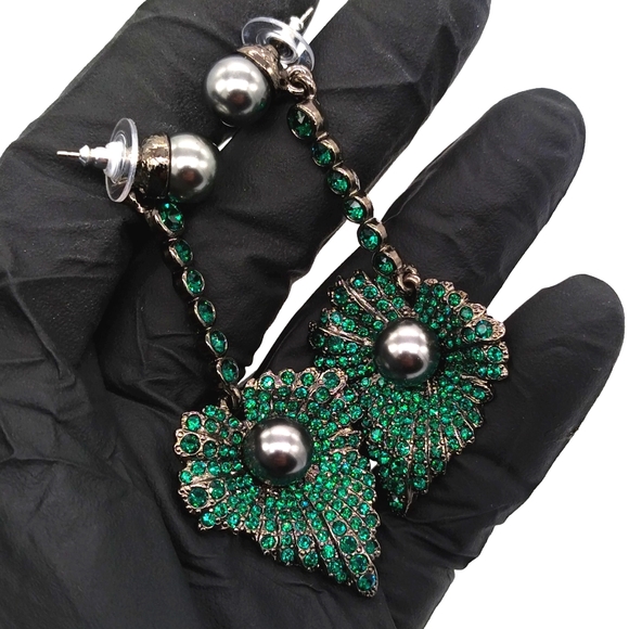 Oscar De La Renta Emerald Faux Pearl Earrings - Picture 3 of 6